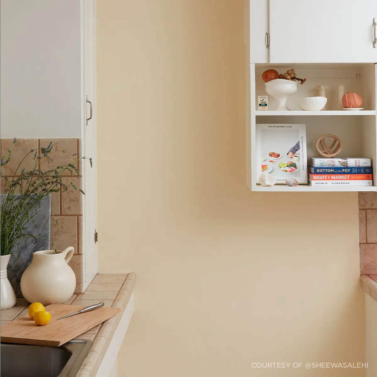 MOOD LIGHTING_ Neutral soft yellow-beige