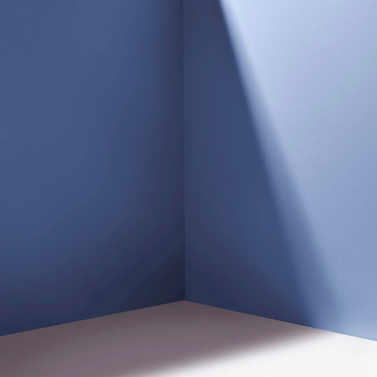 STROMBOLI CHESS CLUB_ Vibrant cornflower blue