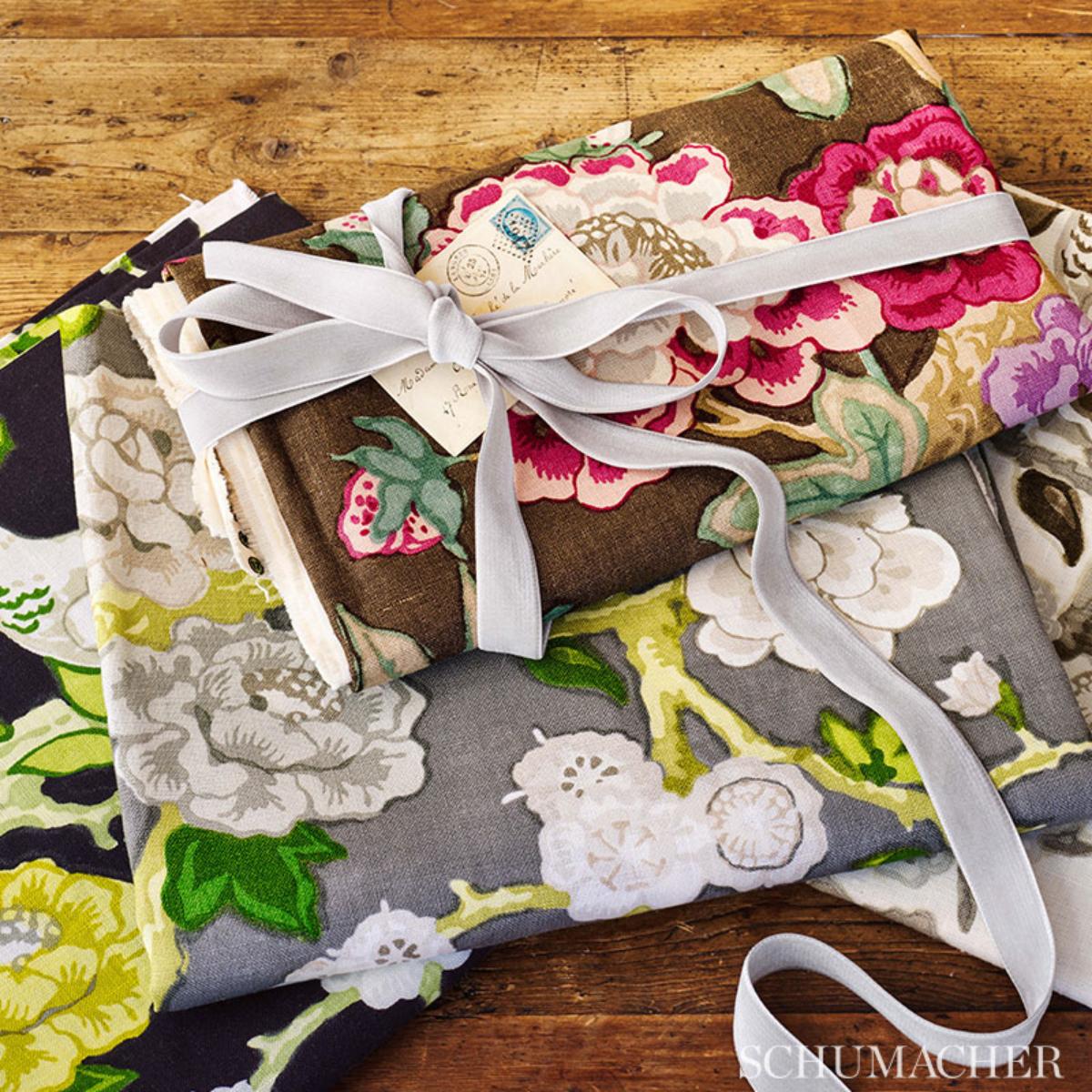 美品　Adeam Printed Floral Woodland サマー花柄 Chickadee Floral - Primary Fabrics | Schumacher