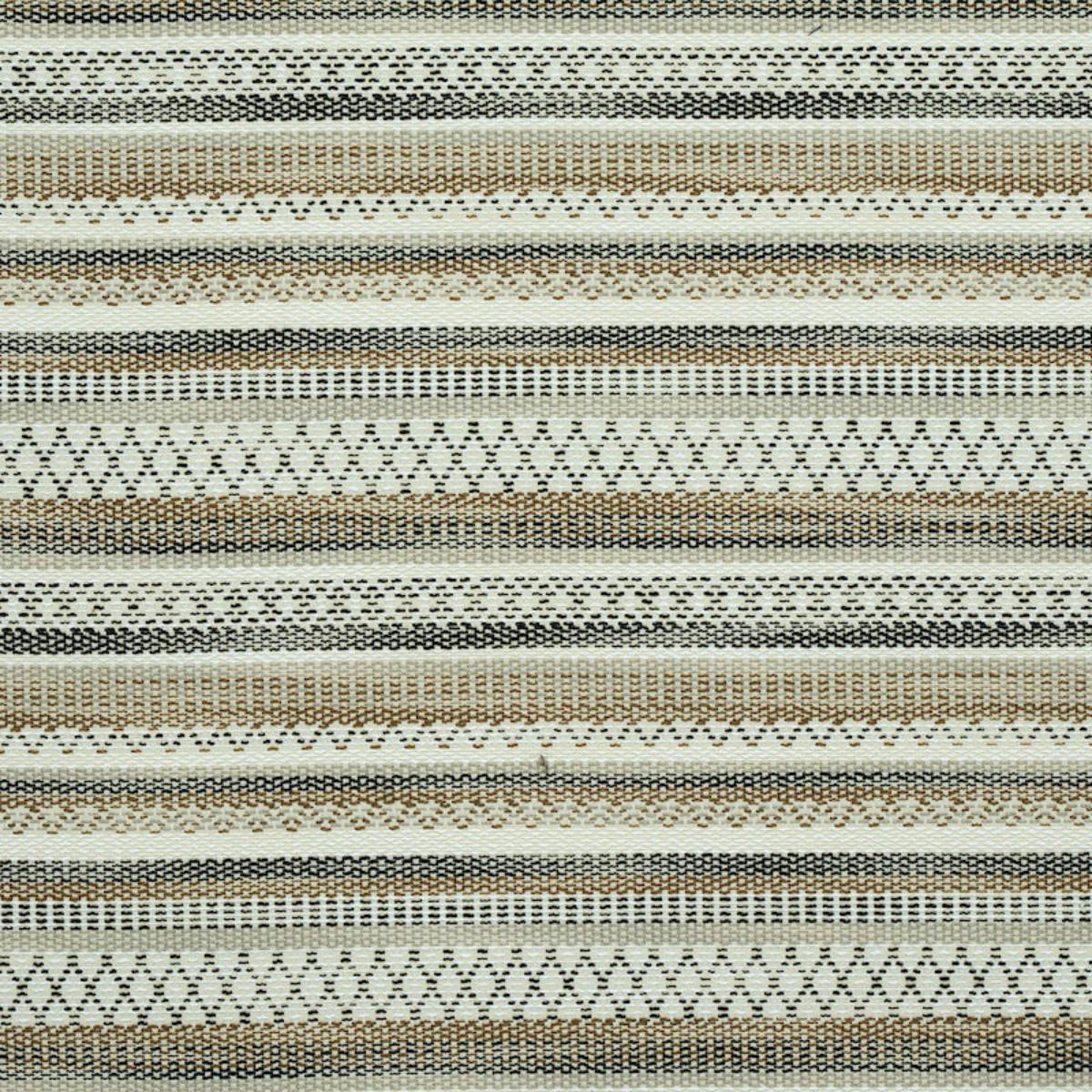 ma　フランネル Raleigh Crewel Embroidery - Cornflower Fabrics | Schumacher