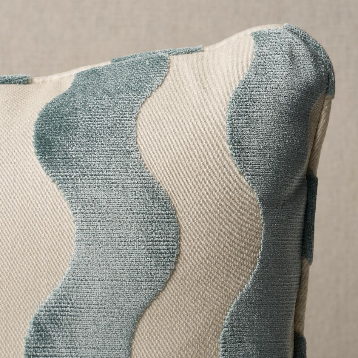 the pillows フライヤー 10枚 Faye Pillow - Leaf Pillows & Accessories | Schumacher